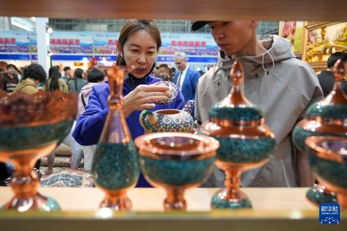 新華全媒 | 多國工藝品扮靚中俄博覽會工藝美術品展區